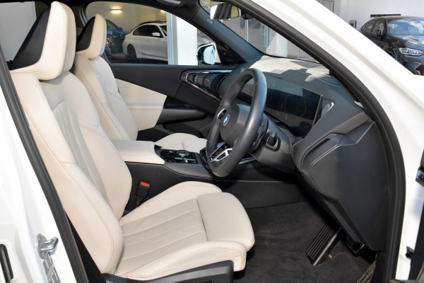 2026 BMW X3 G45 30e xDrive SUV image 6
