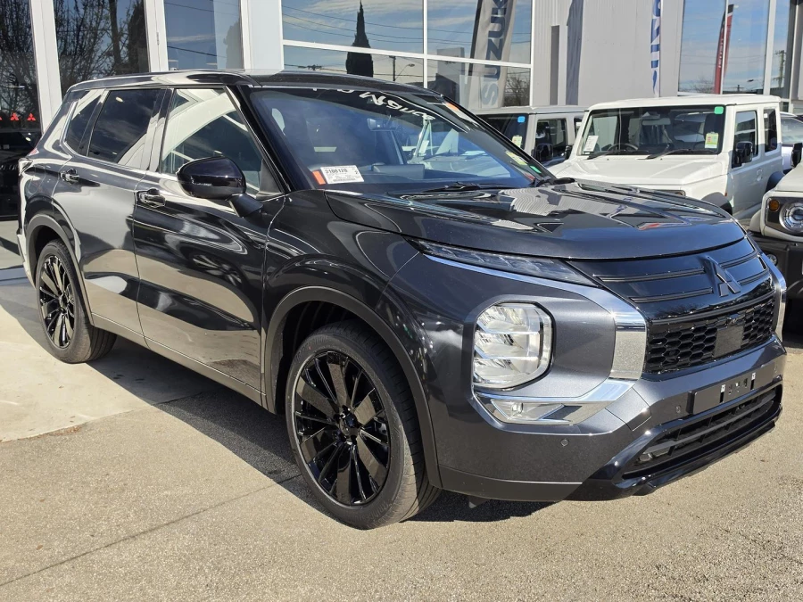 2026 Mitsubishi Outlander ZM Black Edition SUV Image 4