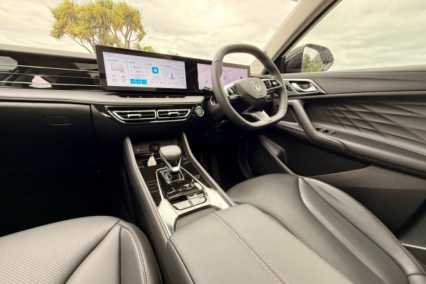 2025 MG HS AS33H Essence Hybrid+ SUV Image 15