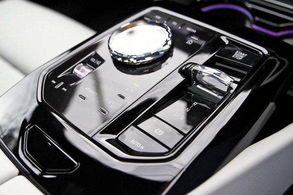 2026 BMW 5 Series G60 540d xDrive Sedan image 10