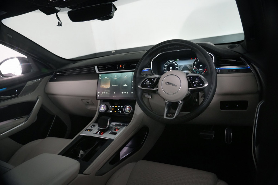 2024 Jaguar F-PACE SVR SUV Image 13