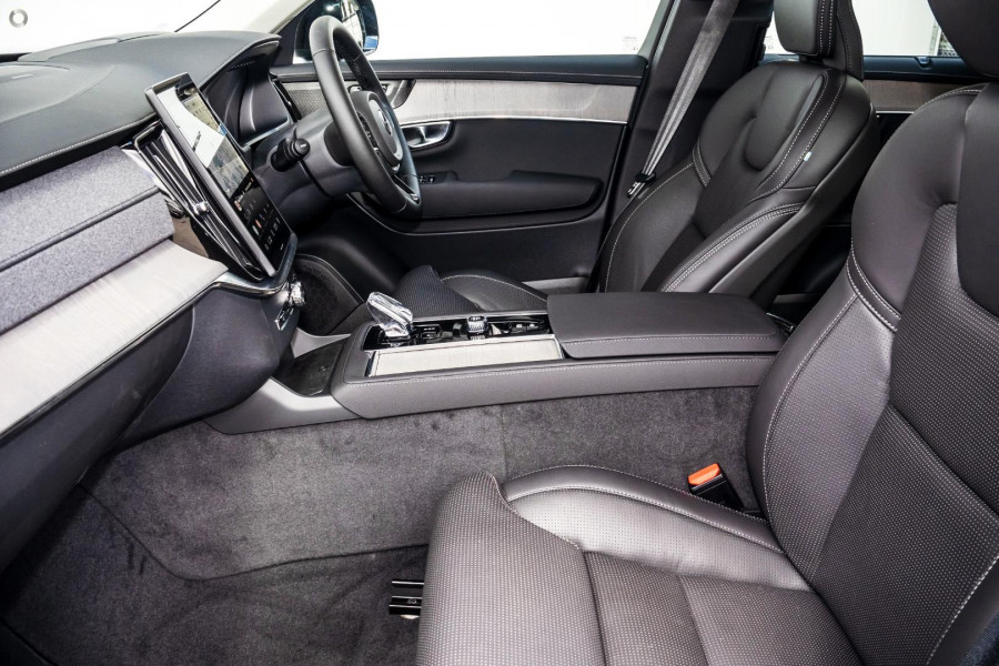 2026 Volvo XC90 L Series Ultra B5 Dark SUV Image 8