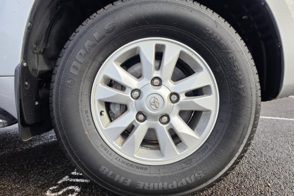 2011 MY10 Toyota LandCruiser VDJ200R GXL SUV Image 17
