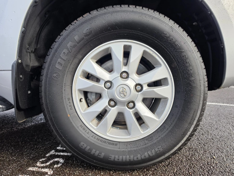2011 MY10 Toyota LandCruiser VDJ200R GXL SUV Image 17