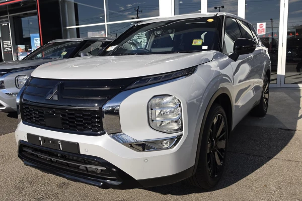 2026 Mitsubishi Outlander ZM Black Edition SUV Image 2