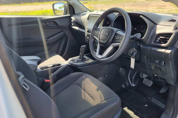 2026 Isuzu D-MAX RG SX 4x2 Crew Cab Chassis Cab Chassis Image 9