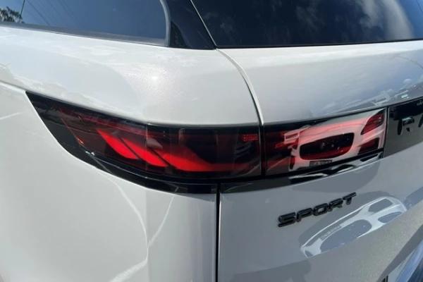 2026 Land Rover Range Rover D300 SE SUV Image 7