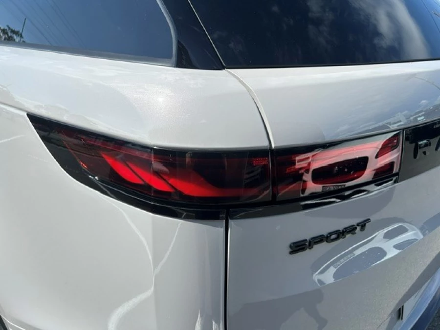 2026 Land Rover Range Rover D300 SE SUV Image 7