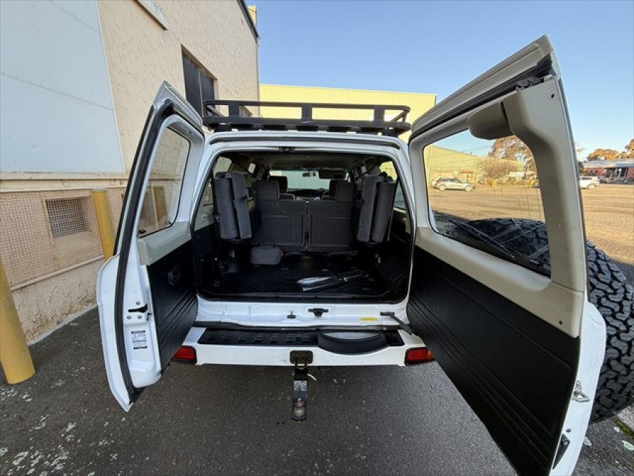 2012 Nissan Patrol Y61 ST SUV Image 13