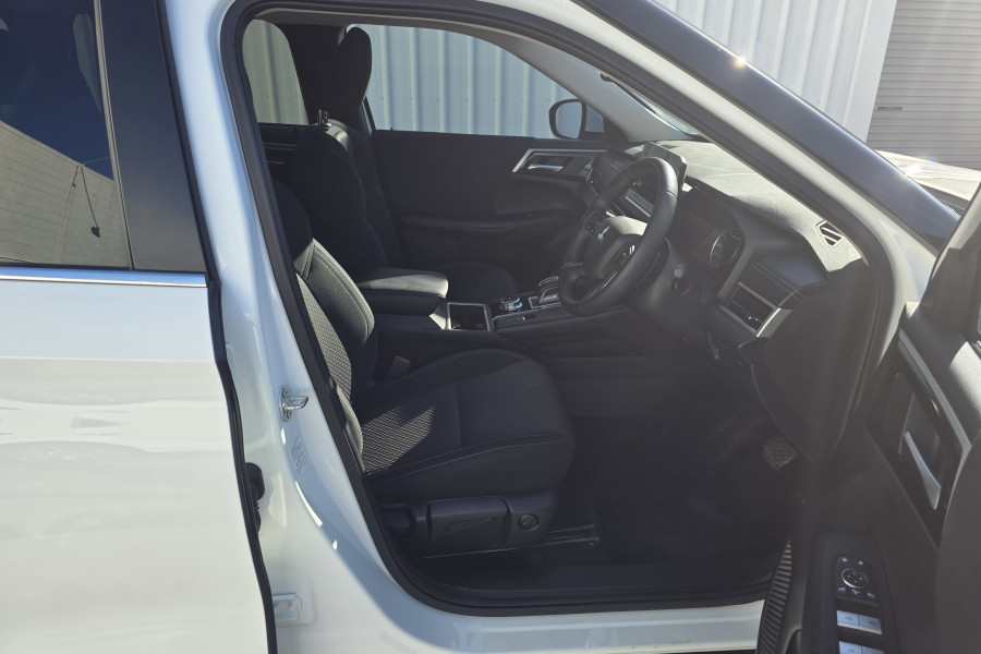 2024 Mitsubishi Outlander ZM LS SUV Image 15