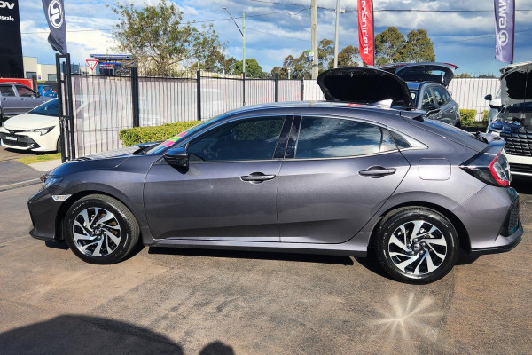 2017 Honda Civic 10th Gen VTi-S Hatch Image 6
