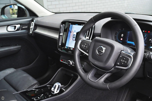 2024 MY25 Volvo XC40  Ultra B4 Dark SUV Image 5