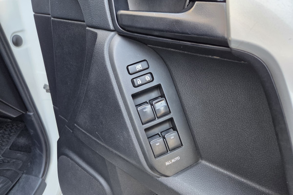 2017 Toyota LandCruiser Prado GDJ150R GXL SUV Image 15