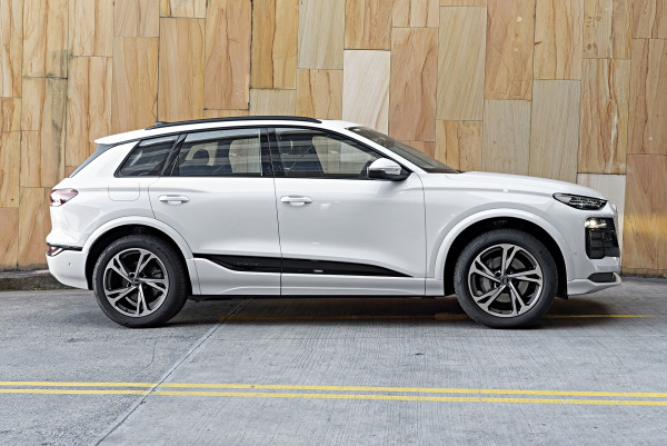 2026 Audi Q6 e-tron SUV image 3