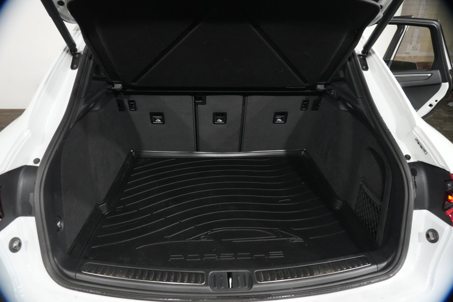 2017 Porsche Macan SUV Image 28