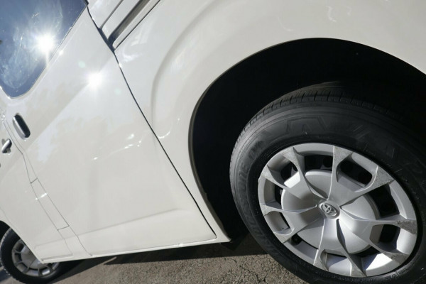 2021 Toyota HiAce GDH300R  Van Image 4