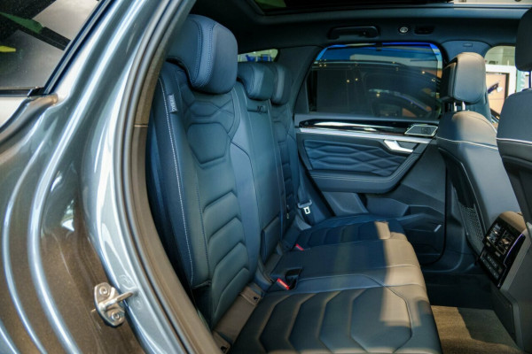 2026 Volkswagen Touareg RC 210TDI Wolfsburg Edition SUV Image 10