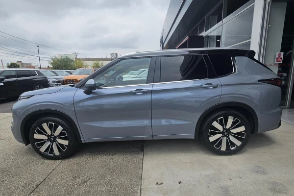 2026 Mitsubishi Outlander ZM Exceed Tourer SUV Image 5
