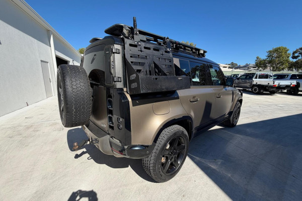 2023 MY24 Land Rover Defender L663 110 D300 X-Dynamic SE SUV Image 3