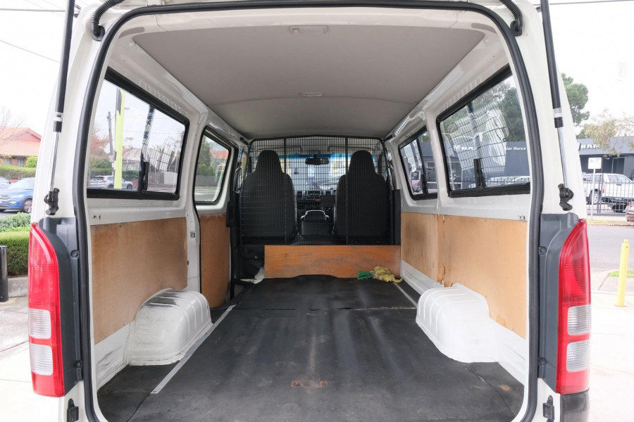 2015 Toyota HiAce KDH  Van Image 9