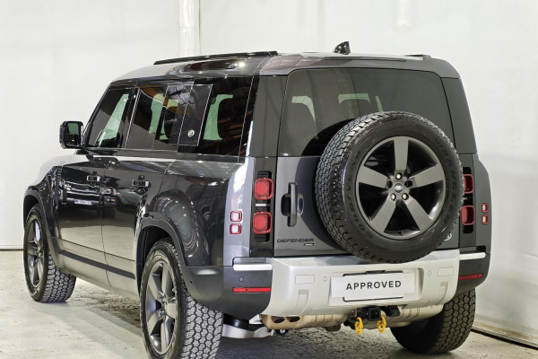 2022 MY23.5 Land Rover Defender L663 110 D300 SE SUV Image 3