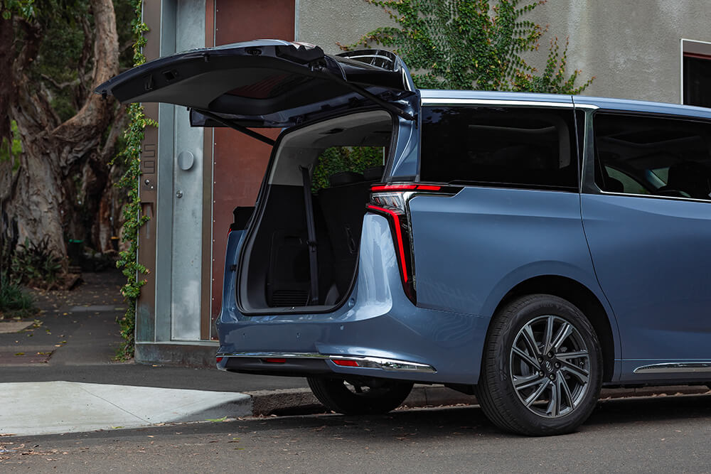 ELECTRIC SLIDING DOORS & TAILGATE Image