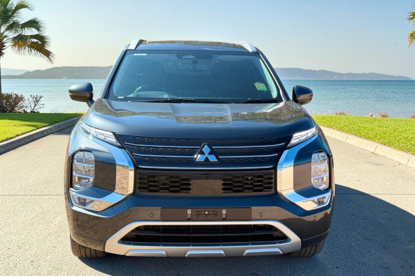 2024 Mitsubishi Outlander ZM PHEV Exceed SUV Image 2