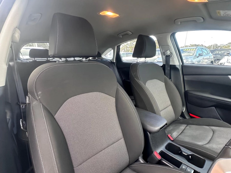 2024 Kia Cerato BD S Hatch Image 12