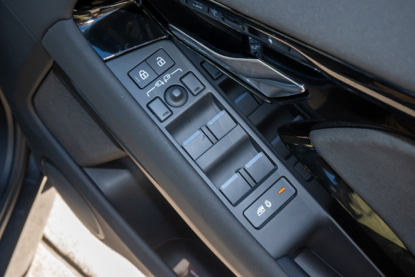 2026 MY5  Land Rover Range Rover Evoque L551 P250 Dynamic SE SUV image 9