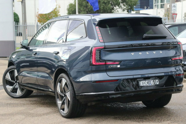 2026 Volvo EX90  Ultra Twin Motor Performance SUV Image 3