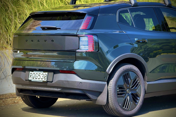 2026 Volvo EX30 Cross Country  Ultra Twin Motor Performance SUV Image 8