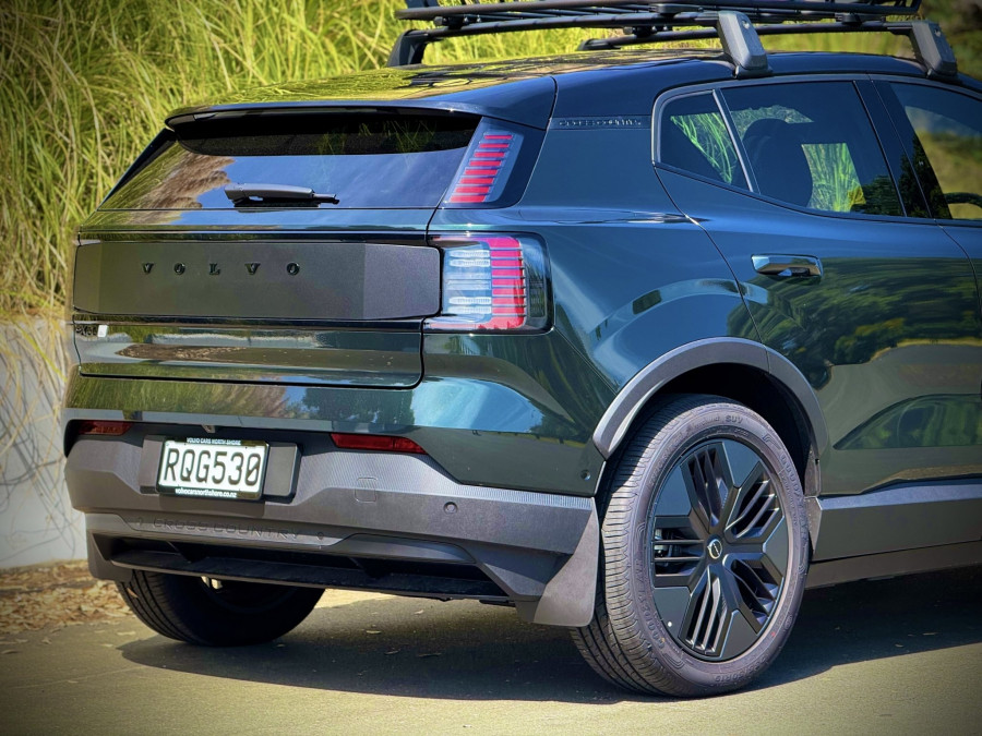 2026 Volvo EX30 Cross Country  Ultra Twin Motor Performance SUV Image 8