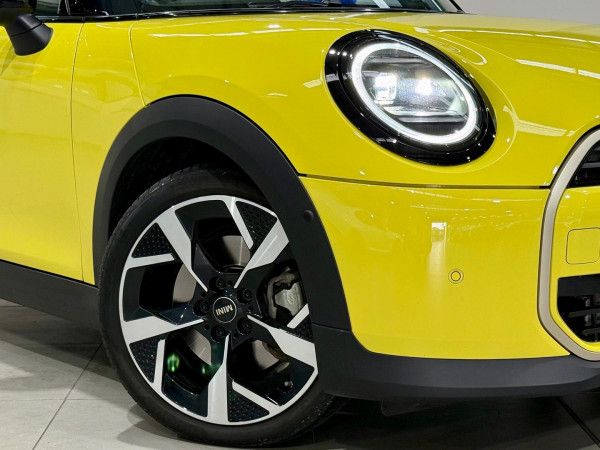 2025 MINI Cooper F65 S Favoured Hatch image 9