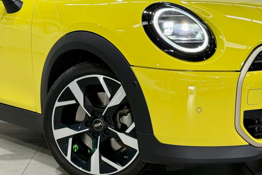 2025 MINI Cooper F65 S Favoured Hatch