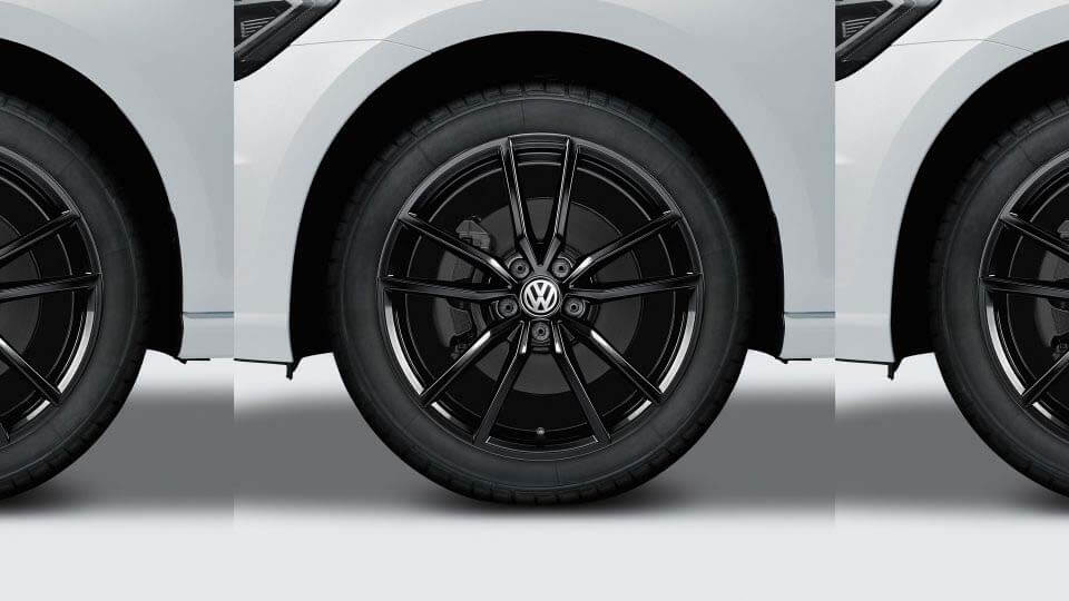 18" Pretoria alloy wheel in gloss black