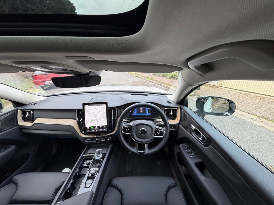 2025 Volvo XC60 UZ Plus T8 Plug-in Hybrid SUV Image 11