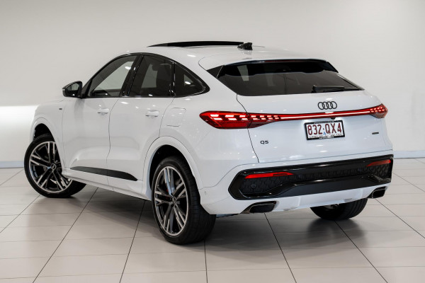 2026 Audi Q5 e-hybrid 270kW SUV image 2