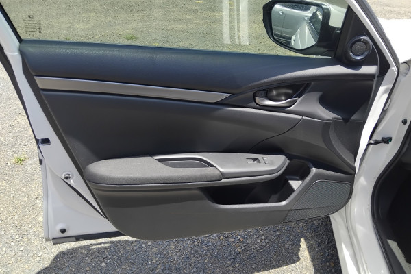 2019 Honda Civic 10th Gen VTi Hatch Image 14