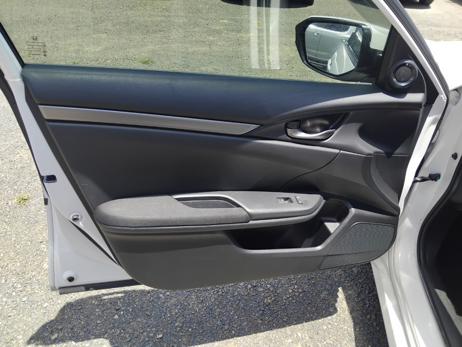 2019 Honda Civic 10th Gen VTi Hatch Image 14