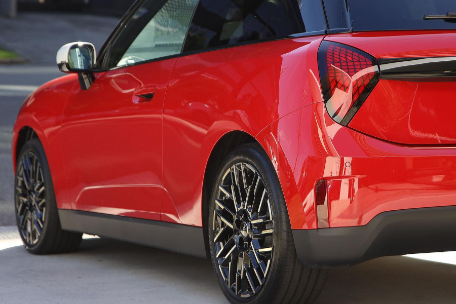 2026 MINI Cooper J01 SE Favoured Hatch