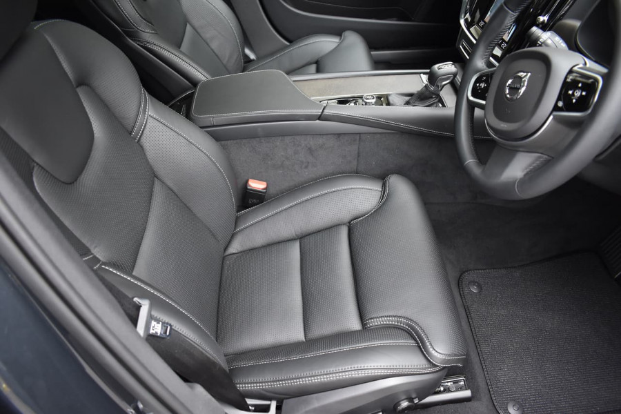 2019 Volvo V90 Cross Country P Series D5 Wagon Image 11