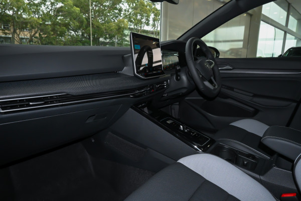 2025 Volkswagen Golf 8.5 110TSI R-Line Hatch Image 8