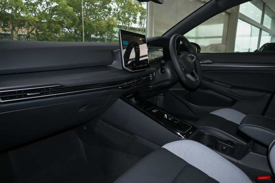 2025 Volkswagen Golf 8.5 110TSI R-Line Hatch