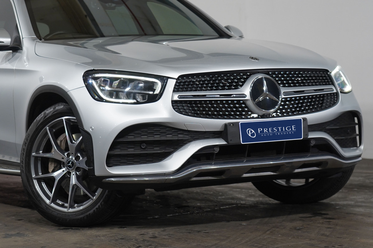 2020 Mercedes-Benz Glc 200 SUV Image 2