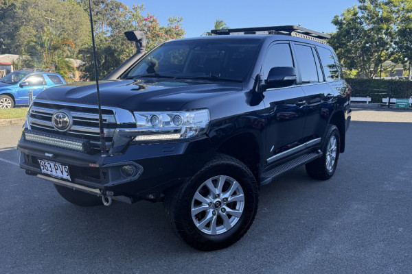 2019 Toyota LandCruiser VDJ200R Sahara SUV Image 2