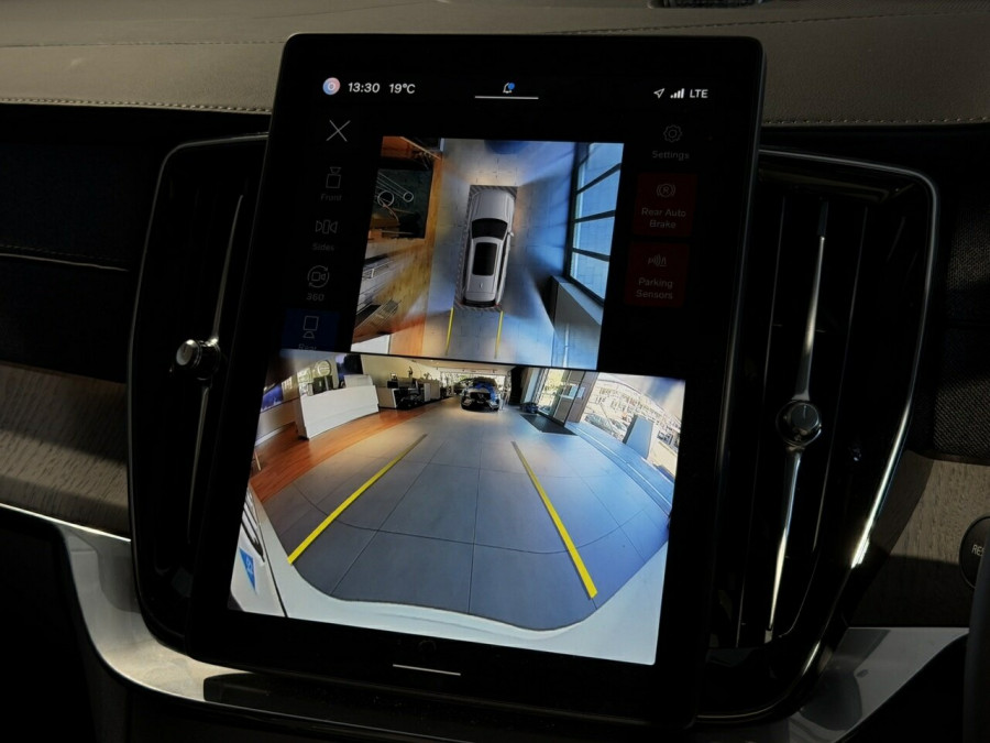 2025 Volvo XC90 L Series Ultra T8 Plug-In Hybrid SUV Image 18