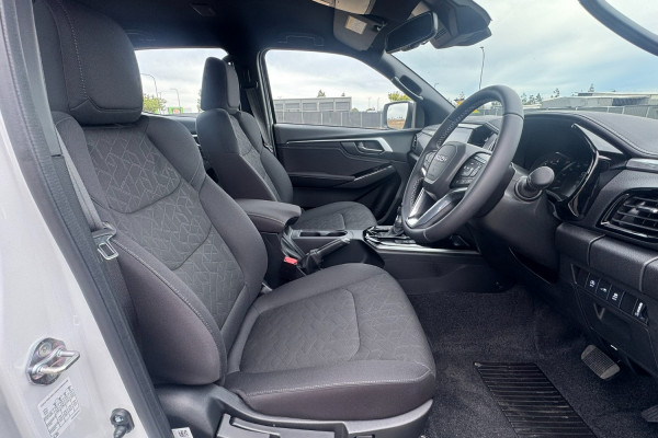 2026 Isuzu D-MAX RG LS-U Cab Chassis Image 9