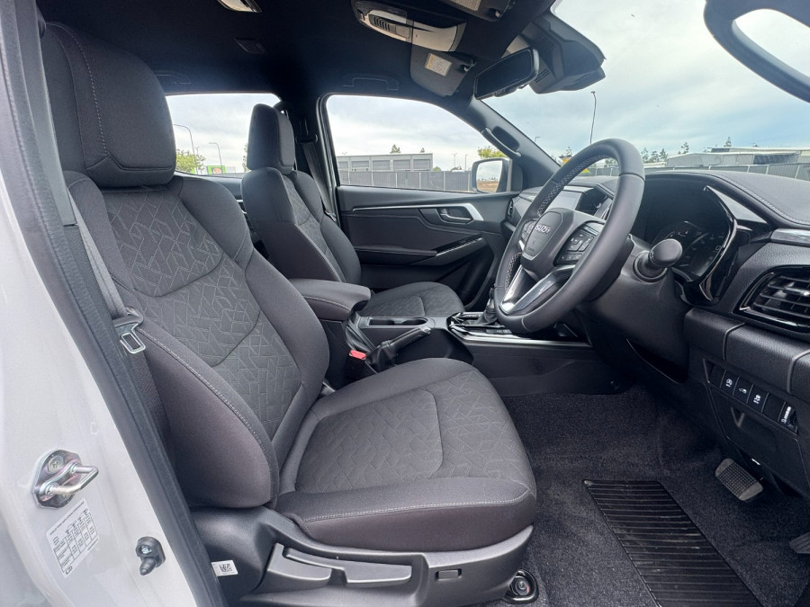 2026 Isuzu D-MAX RG LS-U Cab Chassis Image 9