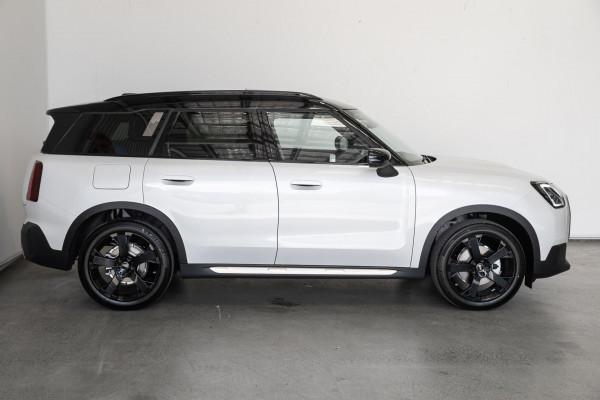 2026 MINI Countryman U25 C Favoured SUV image 3