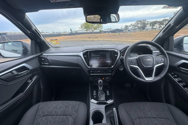 2026 Isuzu D-MAX RG LS-U Cab Chassis Image 11